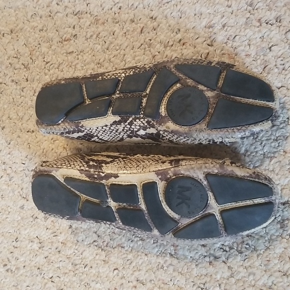 Michael Michael Kors snake print shoes, size 8.5 - Picture 3 of 3